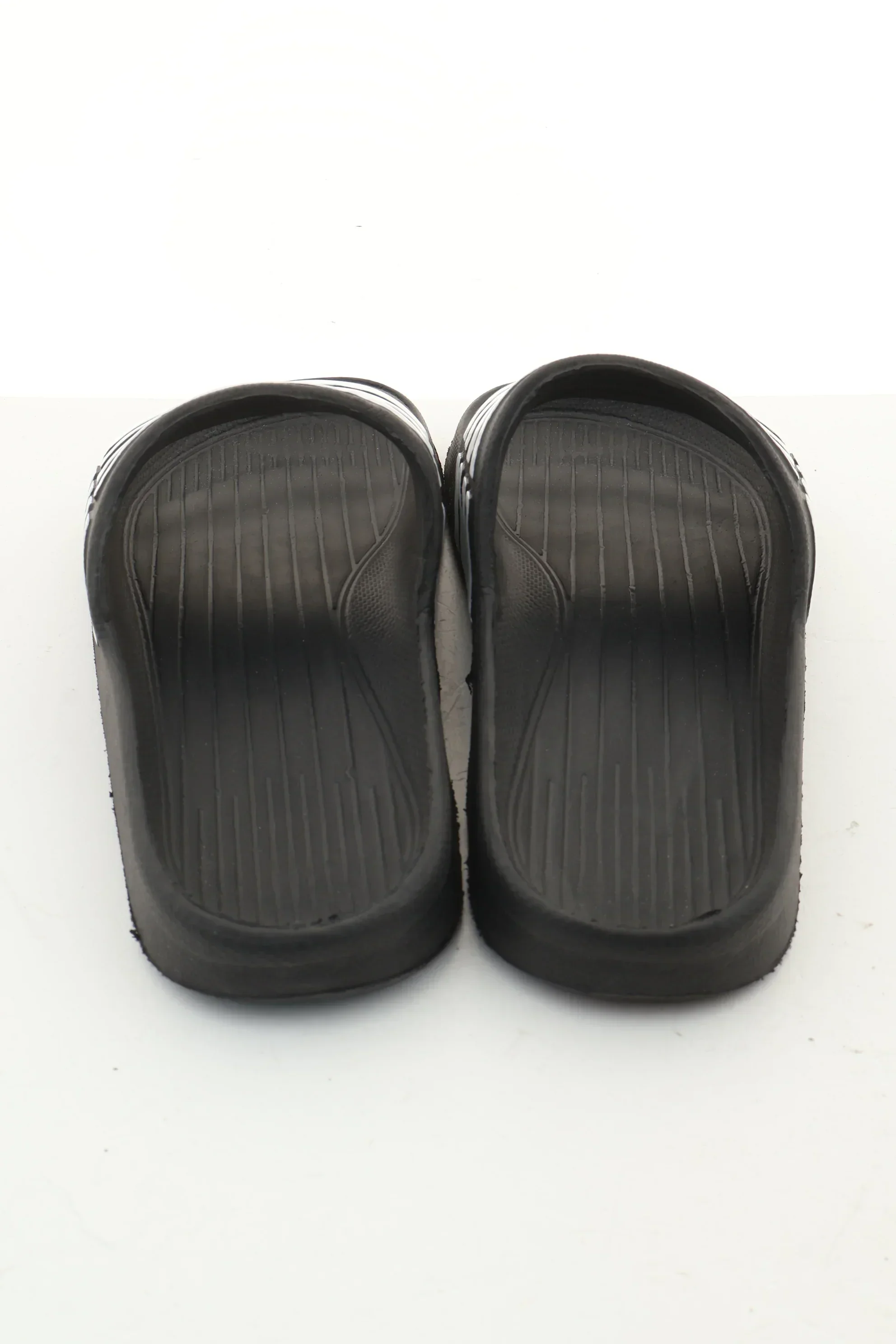 Klapki czarne paski - Image 3